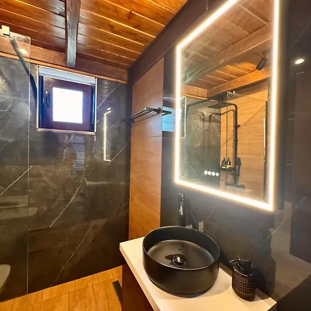 Angie Kipos By Thanasis Papaioannou *